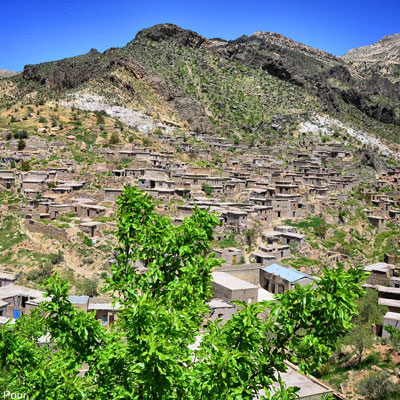 روستای لایزنگان مشهور به سرزمین گل‌های محمدی و ماسوله‌ی فارس