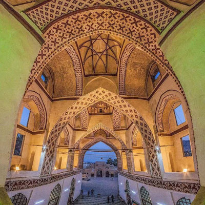 مسجد جامع قائن، بنایی قدیمی با معماری منحصر به فرد و استوار بیش از 640 سال پیش به دستور امیر جمشید قارنی بنا شده است.
